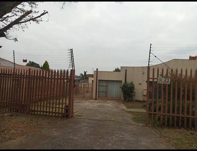 3 BEDROOM HOUSE FOR SALE IN GREENHILLS